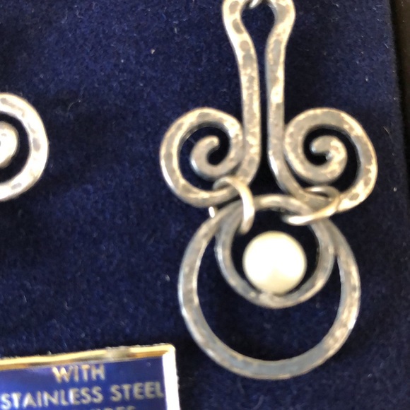 Vintage New Avon Swirlcraft Pierced Earrings - Picture 15 of 16